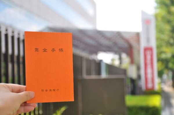 年収の壁・支援強化パッケージとは。106万円と130万円の壁
